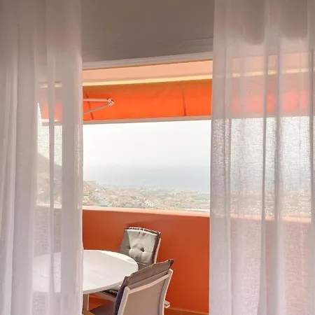 Sunset View 2 Bedroom Apartment *