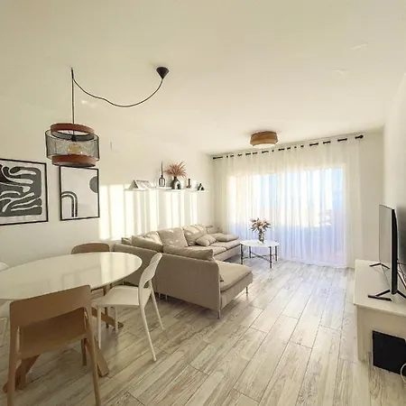 Sunset View 2 Bedroom Apartment *